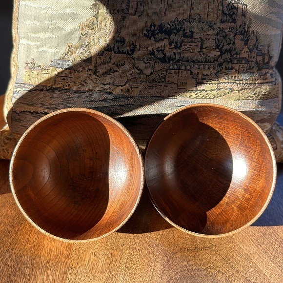 4 wee bowls. 3 from Japan: 2 wood and 1 ceramic w sweet painted theme +1 Italy - Picture 9 of 16